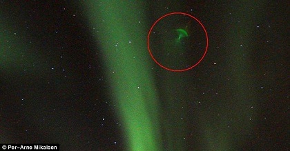 Penjelasan Kasus Foto Ubur-Ubur Langit Groningen, Refleksi Antara Lensa Dan UFO