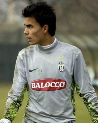 Kiper Talenta Muda "Si Nyonya Tua"JUVENTUS kelahiran Mataram