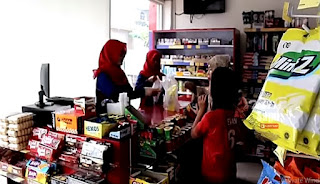 Kisah Sukses Sanawi, Pedagang Es Krim Yang Kini Punya Omzet 500 Juta per Bulan