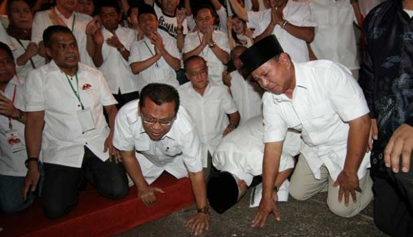 Prabowo Sujud Syukur Padahal HitungCepat2014 diTVOne SalahData, Ini Kata Karni Ilyas