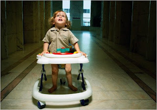 penggunaan-baby-walker-berbahaya-untuk-perkembangan-tulang-dan-otot-pada-anak