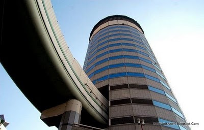 &#91;GILA&#93; Jalan Tol Ini Nembus Gedung Di Lantai 5 &amp; 7