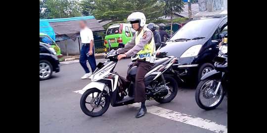 Uniknya Polisi Lalu Lintas di Indonesia