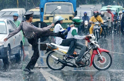 inovasi dari kepolisian kita, semoga bermanfaat buat kedepannya dah...!! :)