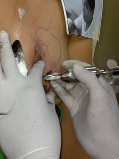 Proses Pembuatan Tatto di DADA Cewe'...