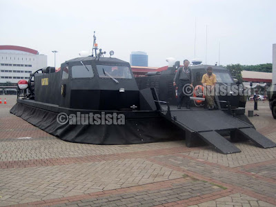 iran-navy-force-meluncurkan-new-hom-made-hovercraft--new-missile