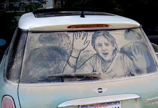 Kreatifitas Tingkat Tinggi... Seni Debu Kaca Mobil....Luar biasa!!