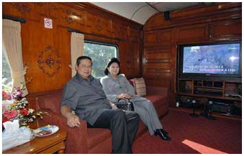 Pak SBY Naik kereta