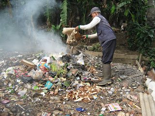 7 Fakta Berbahaya Membakar Sampah