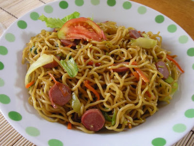 bikin mie rebus jadi mie goreng yummy ^o^