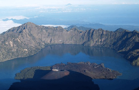 5 Gunung tertinggi di indonesia