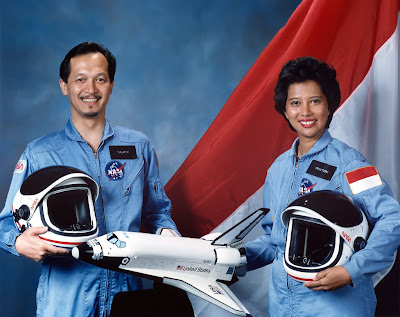 Inilah loh gan 2 astronot Indonesia pertama!!!