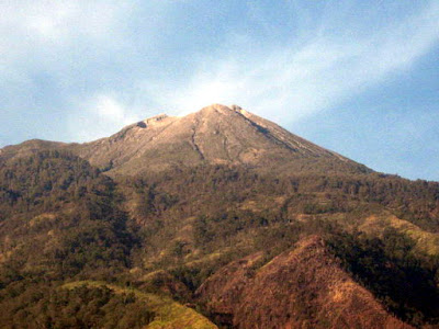 10 Gunung Tertinggi di Indonesia
