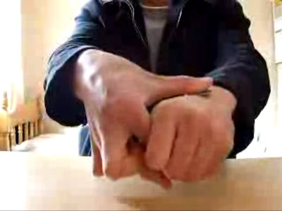 Trik Sulap Menghilangkan Koin (+PIC)