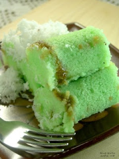 Kue Putu..Jajanan Tradisional Yang Hampir Terlupakan