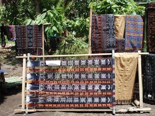 Proses Pembuatan Tenun Ikat Khas Sikka, NTT.