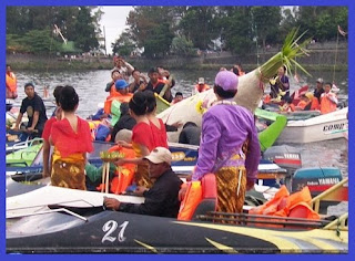 Foto-Foto Telaga Sarangan Tempo Dulu + Budaya Larung Sesaji