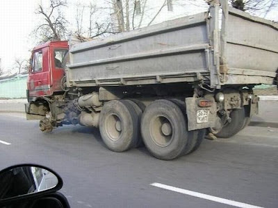 Kecelakaan Mobil Teraneh