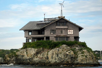 Rumah ditengah Laut berusia 103 tahun