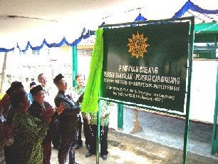 kelompok masa beratribut FPI menyerang Masjid Jamaah Persis di Pagarsih, Kota Bandung