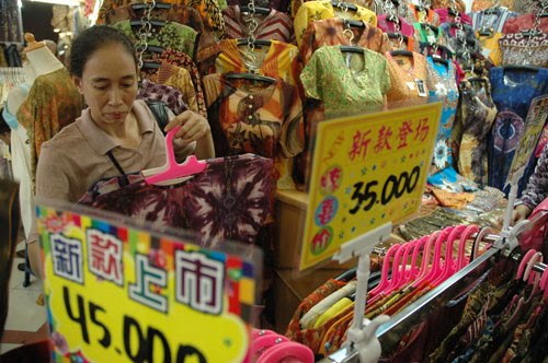 Pasar Tanah Abang Dibanjiri Batik Asal Cina