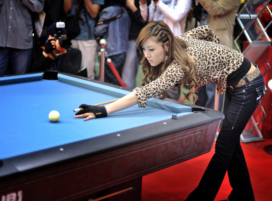 Si Seksi Yang Bermain Billiard - Part 2