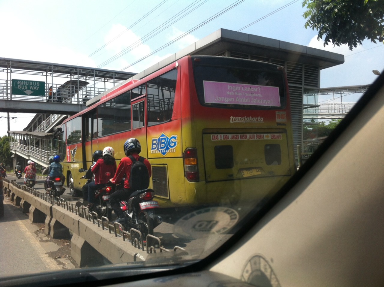 &#91; SMILE :) &#93; Berani Masuk Busway?? Anda Layak Masuk Situs Ini 