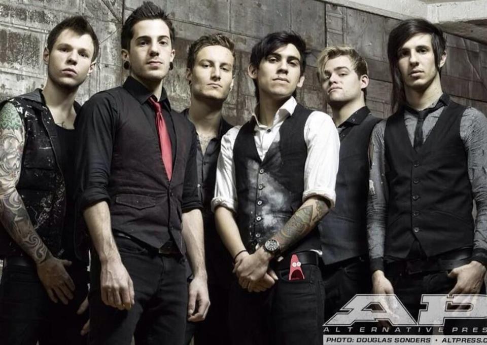 Crown the empire, Band Metalcore asal Dallas Yang Sedang naik daun