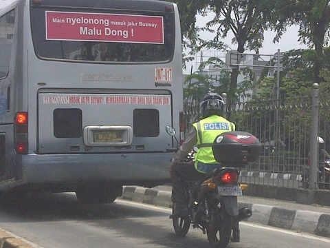 &#91; SMILE :) &#93; Berani Masuk Busway?? Anda Layak Masuk Situs Ini 