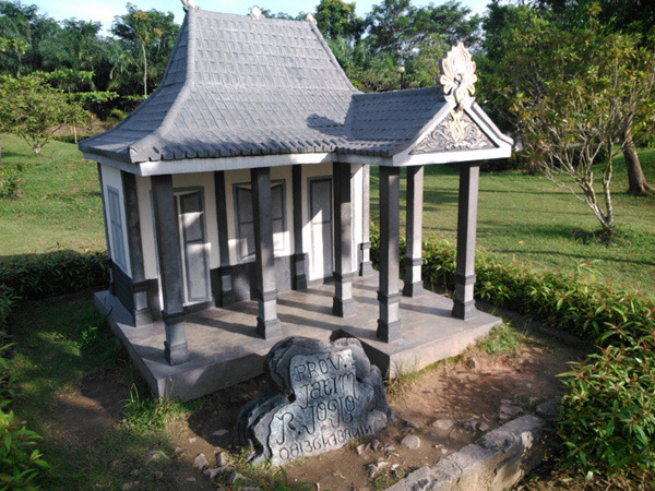 Berwisata Melihat Miniature Rumah Tradisional di Batam 
