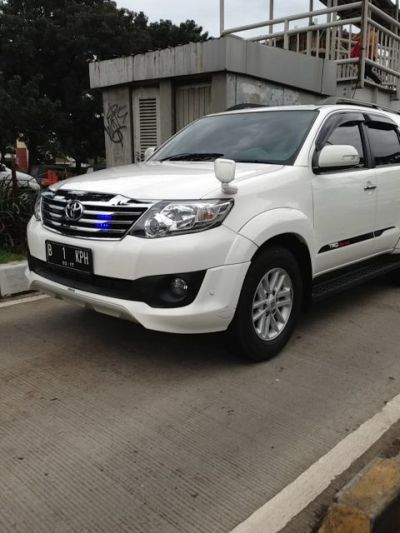 FOTO: Penampakan Kendaraan Bermotor (Mobil Dan Sepeda Motor) Penerobos Jalur Busway