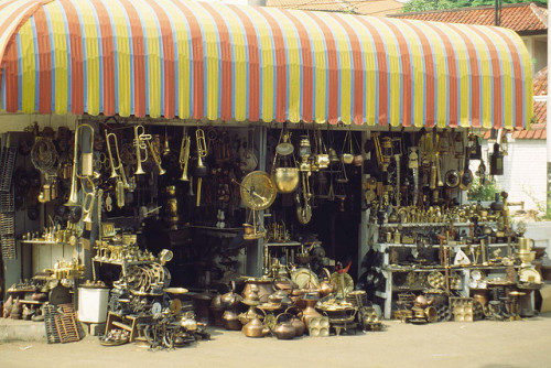 Pasar Barang Antik Jalan Surayaba, Jakarta