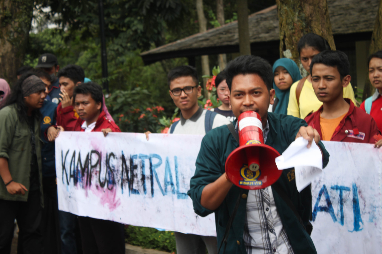 &#91;+foto&#93; Hindari Polemik, Jokowi Cuma 5 Menit di Aula ITB 