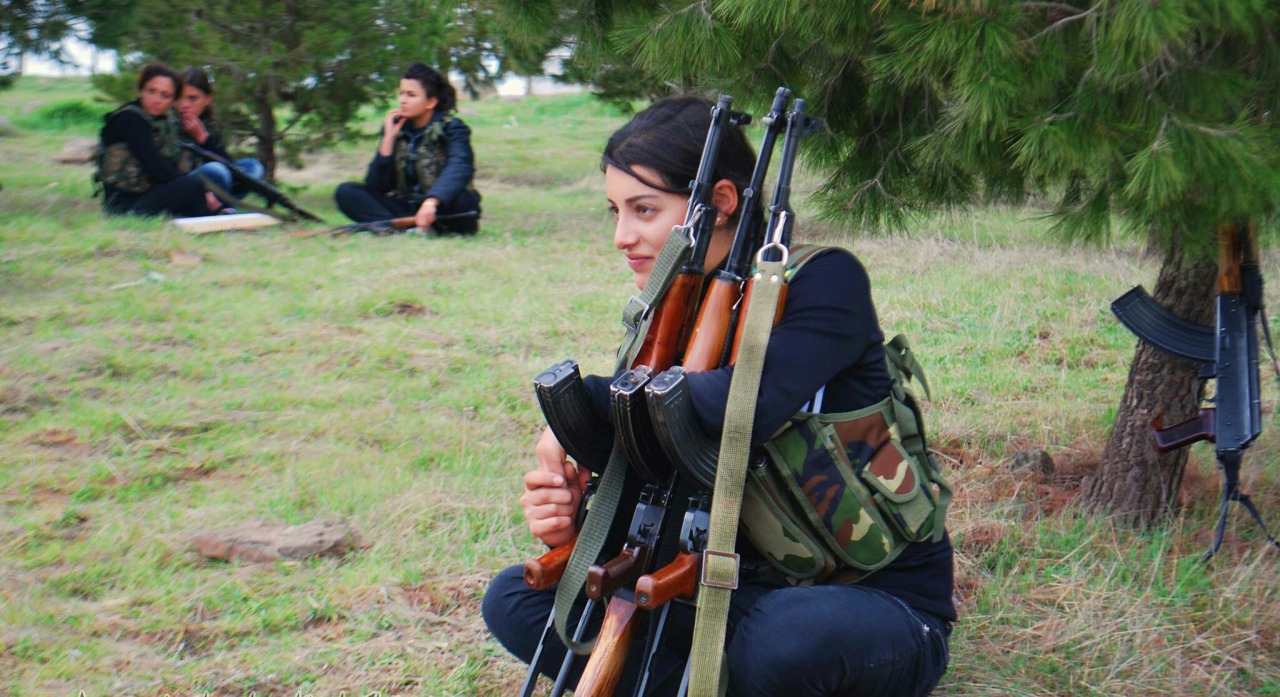 **Tentara Elit Wanita Dari Irak Kurdistan Bersiap Untuk melawan Dan Membantai ISIS**