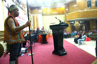 Ritual Singer Manetes Hinting Bunu &quot;Sidang Adat Dayak Kalimantan&quot;