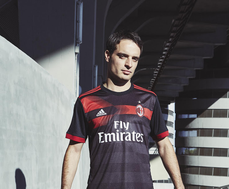 6 klub papan atas merilis jersey ketiga mereka