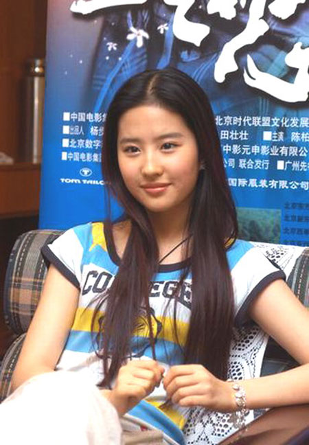 Aktris Cantik Pemain Film Asia versi Ane - Liu Yifei