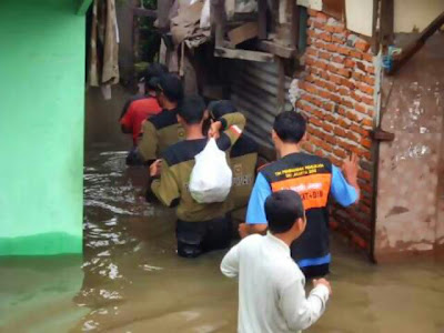 Inilah 4 Foto PKS Paling Tidak Disuka Selama Banjir Jakarta