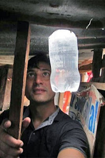 Lampu Tanpa Listrik dari Botol Bekas setara bohlam berdaya 40-60 watt 