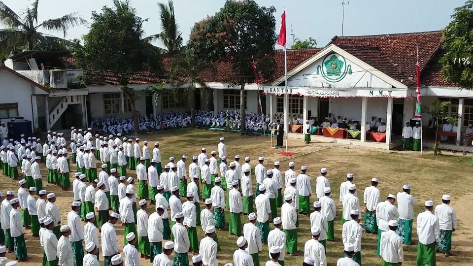 6 Kesan TS Saat Mengikuti Upacara Bendera Selama Belajar di Pesantren