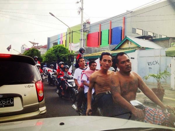 INI YG NAMANYA REVOLUSI MENTAL: &quot; KRONOLOGIS &quot;PENDUKUNG JOKOWI NGAMUK DI JOGJA