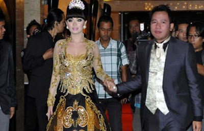 Ngakak Abis bro! Surat Putus Cinta Zaskia Gotik kepada Vicky Prasetyo