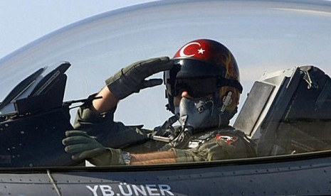 Turki Kirim Tank dan Jet ke Demarkasi Suriah