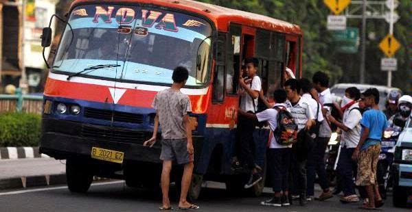 Ini Dia Sejarah dari Metromini, si Merah yang (kabarnya) Akan Dilarang di Jakarta