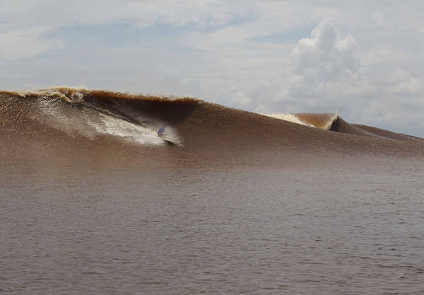 Sungai Kampar: Dahsyatnya Gelombang Tujuh Hantu di Riau