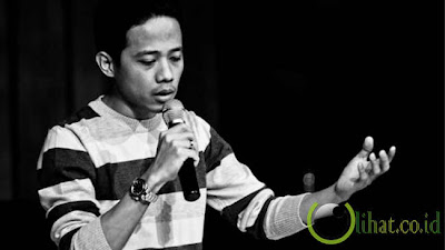 7 Artis Stand Up Komedi Paling Populer