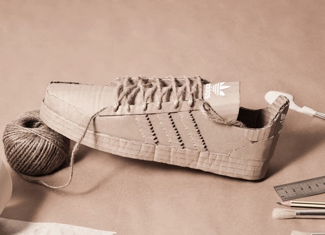 Replika Sepatu Adidas dari Kertas Karton Bekas