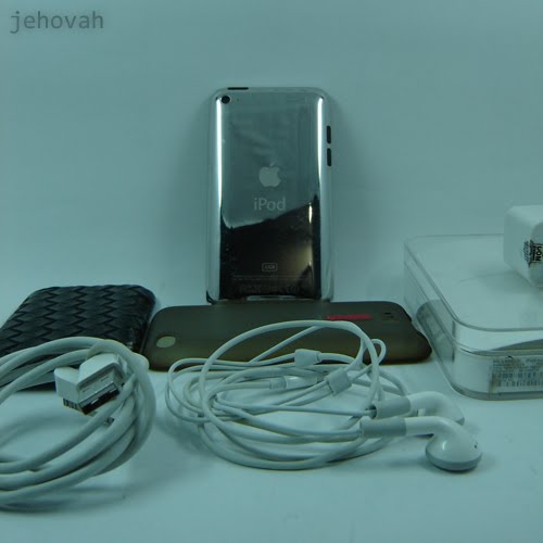 ITouch 4th Generation with box full acc bonus car charger & pen stylus Murah aja!!