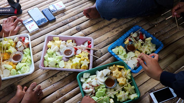 Serunya Memetik Belimbing di Agrowisata Kebun Belimbing Desa Tarub Grobogan
