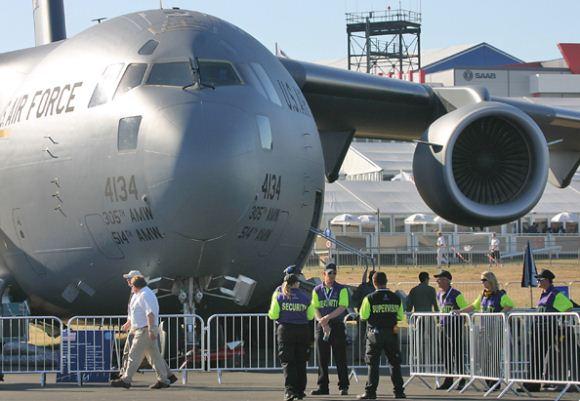 sang raksasa udara: C-17 globemaster III